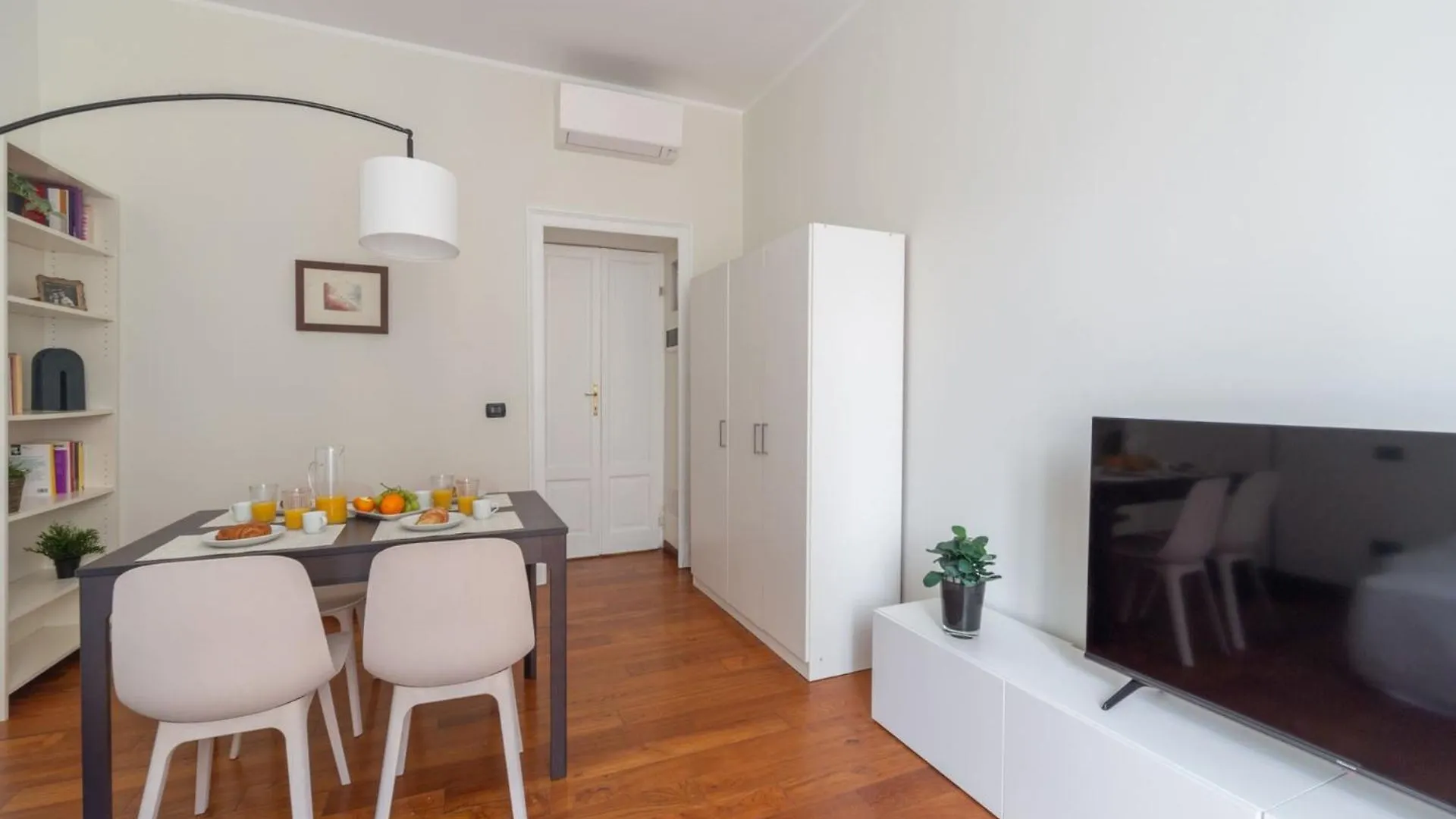 The Best Rent - Spacious Two-Bedroom Apartment In Porta Romana Milan