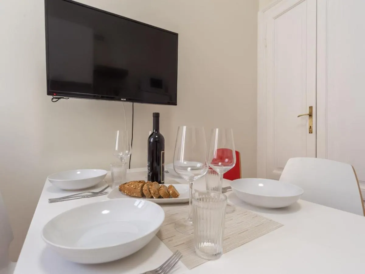 The Best Rent - Spacious Two-Bedroom Apartment In Porta Romana Milano